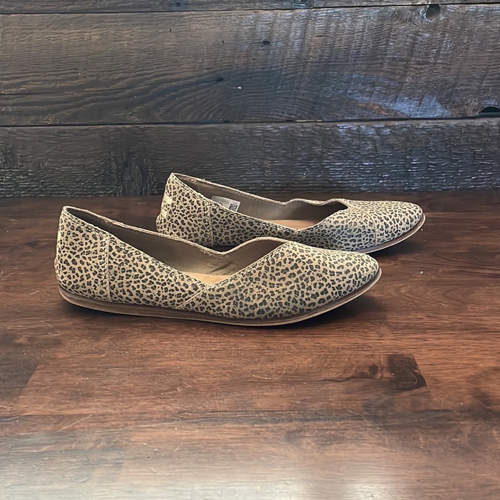 TOMS Womens Flat Shoes Leopard Print Suede Size 8.5